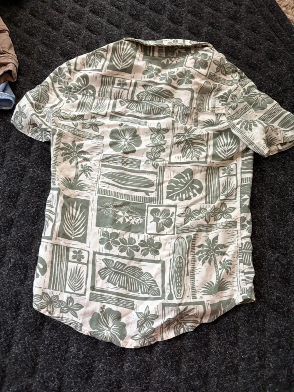 Boys Hawaiian Shirt And Shorts Lot The children’s place Tommy Bahama 4T